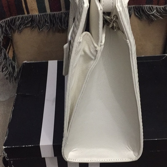 Beautiful Nine West tote pocketbook - Picture 3 of 5